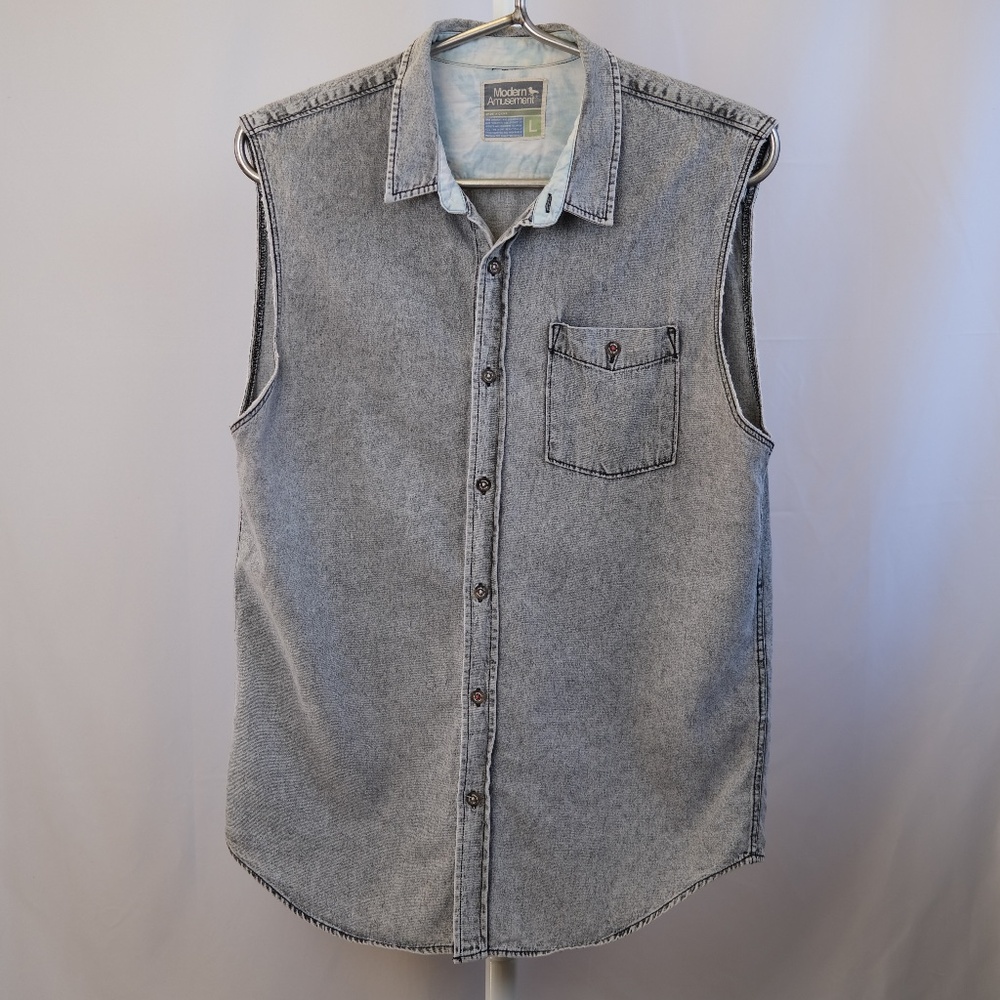 Modern Amusement Lightweight Vest Size Large